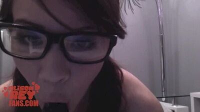 Nerdy Bookworm in glasses takes a study break to fuck her pussy - chicassexis.org