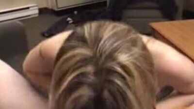 Blonde girl gives a blowjob - chicassexis.org
